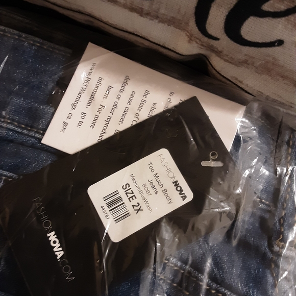 Fashion Nova Jeans - Picture 3 of 4